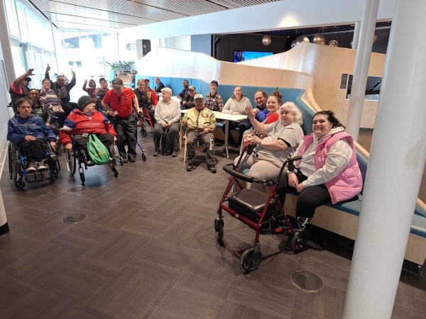 Des participants au planétarium